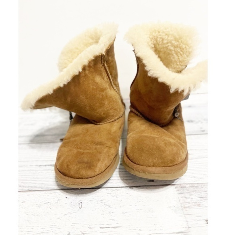 Ugg Button Short Suede Boots Sz 2